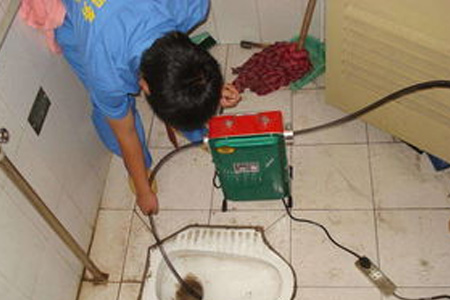 新泰新汶修马桶管道/厕所间漏水